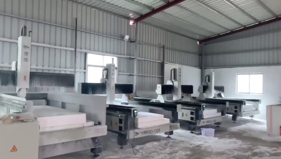 客戶的保麗龍泡沫雕刻機加工工廠現場